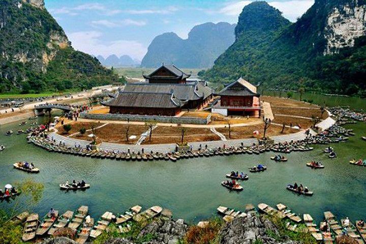 Tỏa Sáng Trên Mạng Xã Hội: Chuyên Gia Trang Điểm & Hotspot Matrix